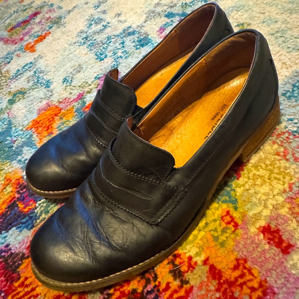 JOSEF SEIBEL Classic Black Leather Loafers